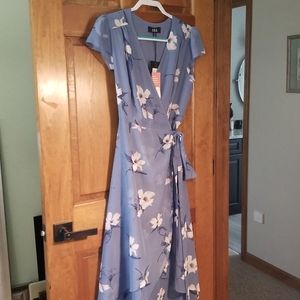 Floral wrap dress. Sz M. NWT